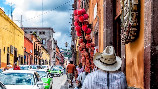 san miguel de allende street vendor retirement