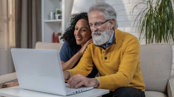 An image showing retired people paying money transfer fees online.